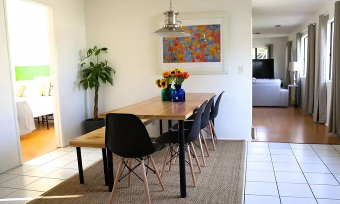 Jefferson House | Safe & Sunny 4BR 2BA w/Lg Patio - Heart of Culver City - West Los Angeles