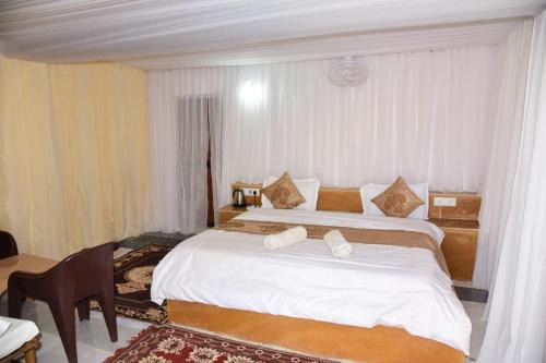 Amar Sagar Pol Resort | Saffron Heritage Desert Camp