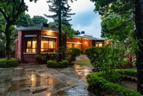 Bullawala Villa | SaffronStays Doon Garden Villa - near Doon School and Mall Road