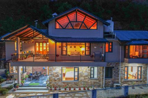 Bhimtal Villa | SaffronStays Wood Sparrow