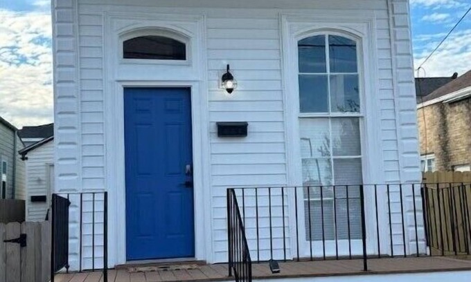 Holy Cross District House | Sage Retreat NOLA