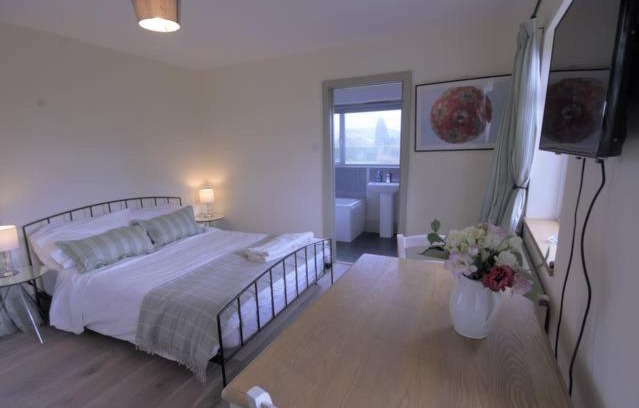 Bromham Apartment | Sage room Moreton House
