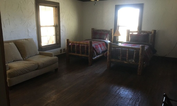 Waxahachie House | Sai's Hunting Lodge.