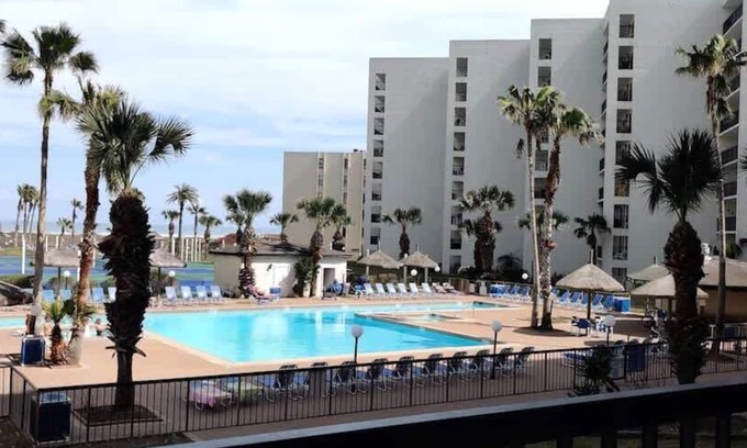 South Padre Island Condo | Saida Beachfront Luxe Condo two heated pools