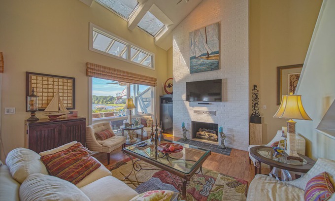North Shore Villa | Sail Away In Style! Luxury Vacation at Bernard's Landing, Smith Mountain Lake