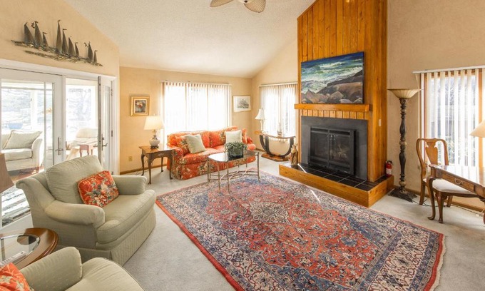 Sandbridge House | Sail Away
