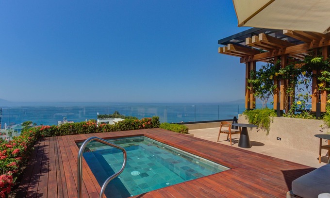 Romantic Zone Apartment | SailView Romantic Zone Rooftop Pool Ocean Views