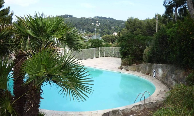 Les Sablettes Apartment | Saint Elme Residence - Large quiet studio with PISCINE and 5 minutes walk from the PLAGE