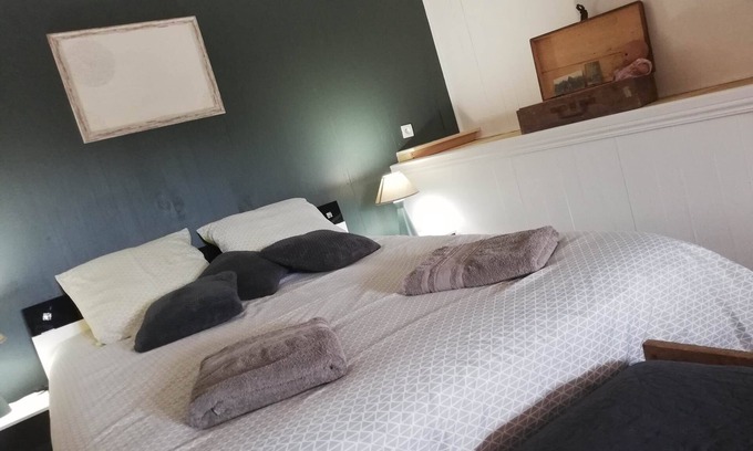 Tour-de-Faure Bed & Breakfast | SAINT JACQUES" air-conditioned gîte, swimming pool 2 km from Saint Cirq Lapopie