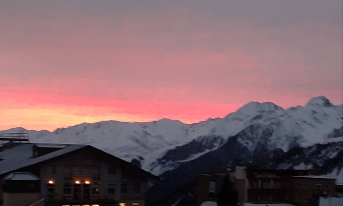Pla d'Adet Apartment | Saint Lary Soulan Pla D'adet, facing the slopes, two minutes from the ski school,