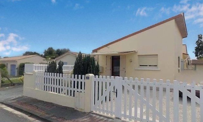 Saint-Palais-sur-Mer House | Saint Palais sur Mer - HOUSE locaqted rue des Ecoles - IN A QUIET AREA