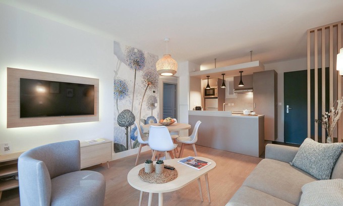 Cote d'Azur- French Riviera Apartment | Saint Tropez Farniente 4 renovated apartment Sea and Beach at 150m.