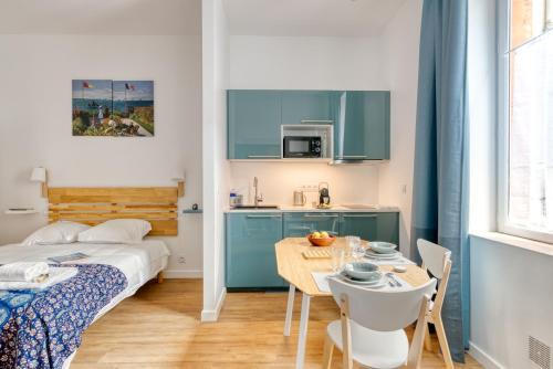 Saint - Michel Apartment | Sainte-Catherine by Yumē