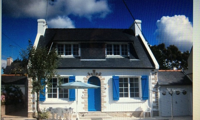 Combrit House | SAINTE-MARINE, near port and beach, enclosed garden.