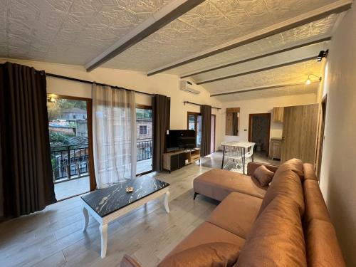 Permet House | Sajmir Suites