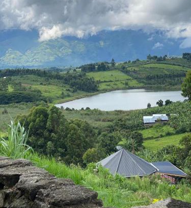Fort Portal Ski Chalet | Saka Laka