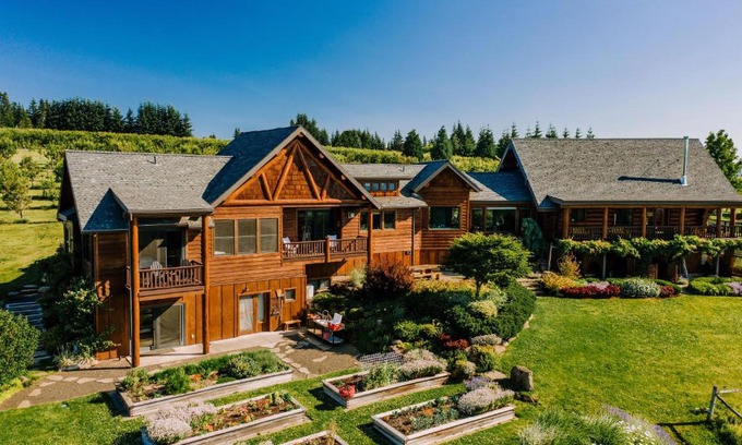 Hood River Bed & Breakfast | Sakura Ridge the Farm & Lodge