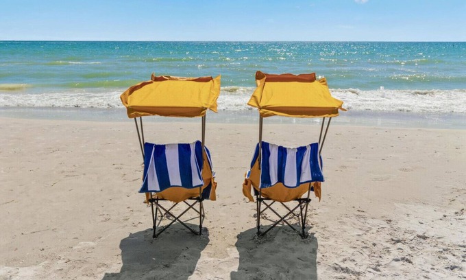 St. Pete Beach Apartment | Sala 5 - St Pete Beach Gem!