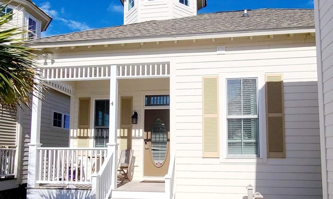 Atlantic Beach House | Sale! 5Star Reviews Luxury2 Bedroom House Pool, Steps from Ocean/Beach, Sleeps 4