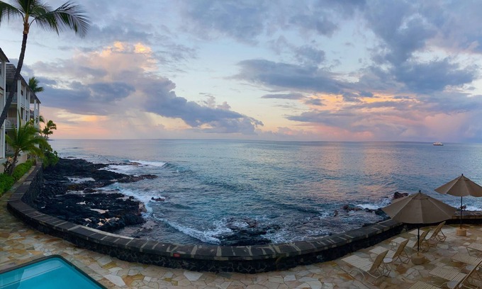 Kailua-Kona Condo | SALE!DirectOceanfront, Boutique, Quiet, Renovated CentAC Pool FreePark! Elevator
