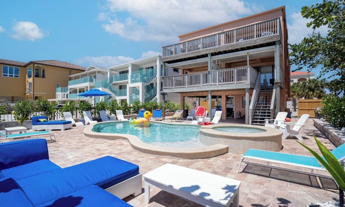 Indian Shores Condo | SALE! Shell Suite at Casa Gia Pool/Hot tub Open Beach Front on Indian Shores