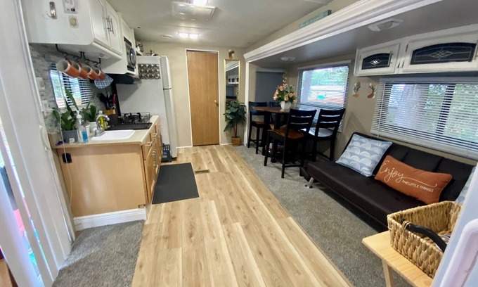 Candler House | SalemOasis Glamping RVnear Silver Spring State Park