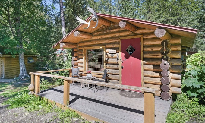 Hope Cabin | Salmon Trail Cabin - a sunny log cabin in historic Hope, Alaska