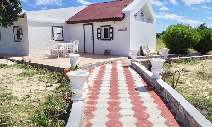 Balfour Town Cottage | Salt Cay, 3 bed 2 bath, Modernized Salt Raker Home close to the sea