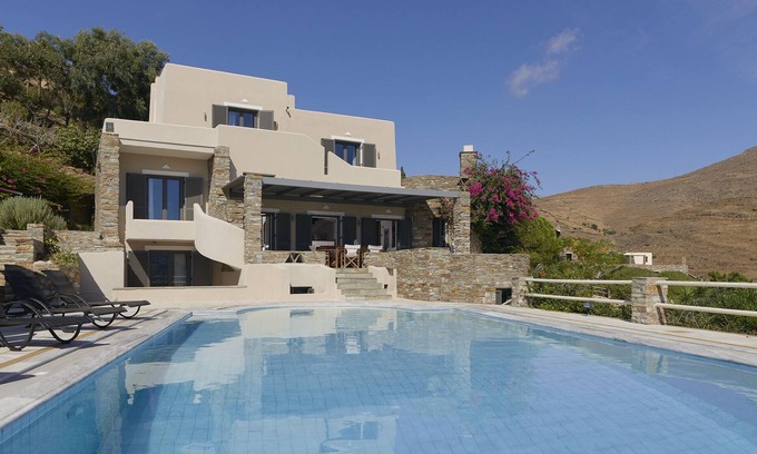 Koundouros House | Salt House - Luxurious Accomodation with pool next to Koundouros Bay