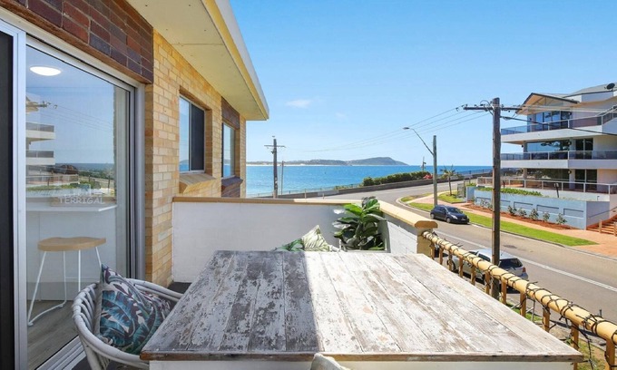 Terrigal House | SALT LIFE | Short walk to beach, shops cafes | Accom Holidays