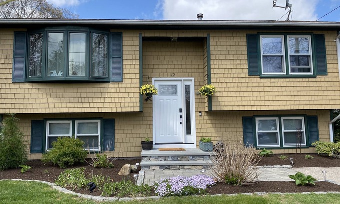 Narragansett House | Salt Pool, AC, Peaceful and Comfortable, Near Beaches and Newport! PETS welcome!