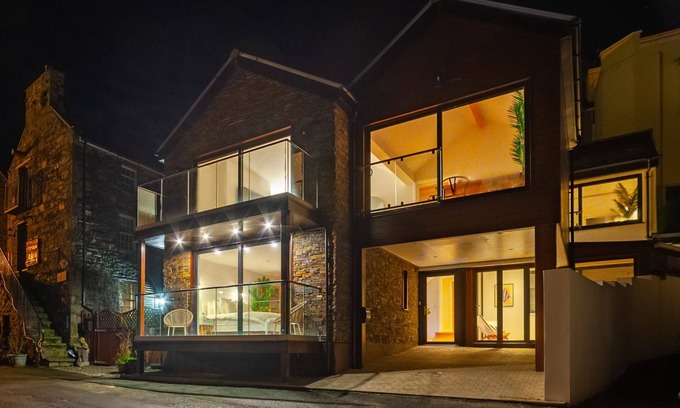 Port St Mary House | Salt Wood, a premium holiday home on the harbour in Port St Mary, perfect for groups.