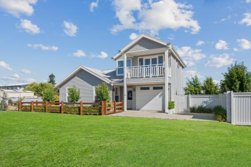 Portland House | SALTAIR Beach House Right in Town