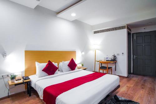 Sector 39 Hotel | Saltstayz Express - Medicity Near Medanta Hospital