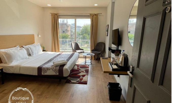 Sector 39 Hotel | Saltstayz Sector 39- Near Rajiv Chowk & Sohna Road
