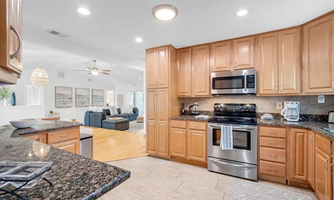 Palm Harbor House | Saltwater Canal Home Heated Pool 3 2 2 Gorgeous Pets Welcome