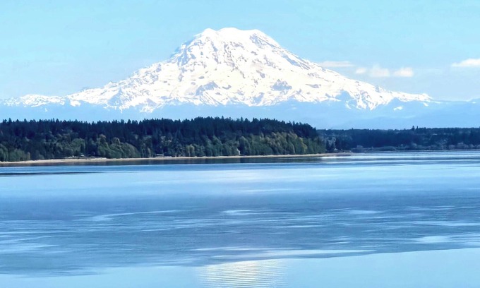 Tillicum Apartment | Saltwater Front & Mountain View Quiet Apartment for 2, wifi, AC, Pet Friendly