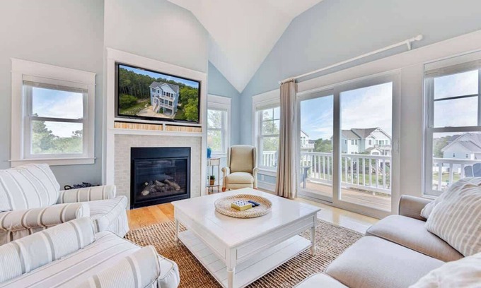 Corolla House | Saltwater Pool + 7Min Walk to Beach!