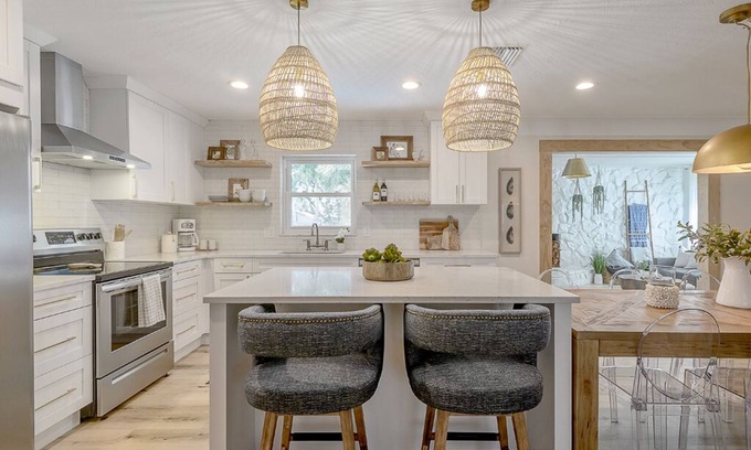 Seminole House | Saltwater Pool | Renovated | Private Home | Seminole