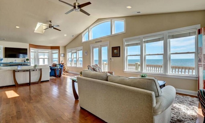 Carolina Beach Condo | Saltwater Shores, A Beachfront Retreat