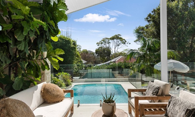 Newport House | SALTY DAZE by Palm Beach Holiday Rentals