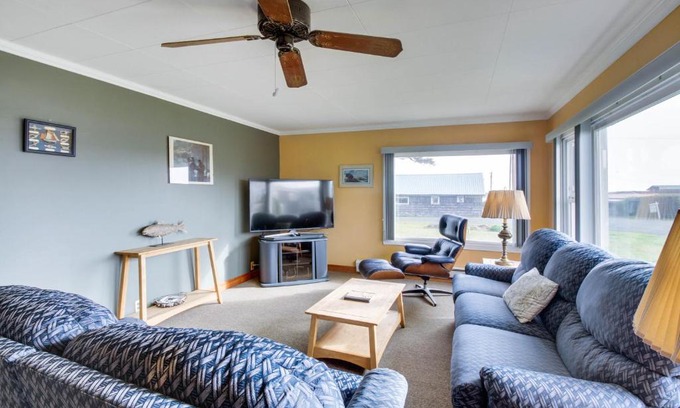 Pacific Beach House | Salty Dog