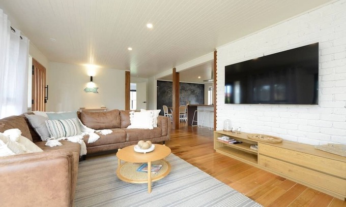 Rosebud House | Salty Escape - Family friendly 4 bedroom, 2 bathroom house with Smart TVs and WIFI