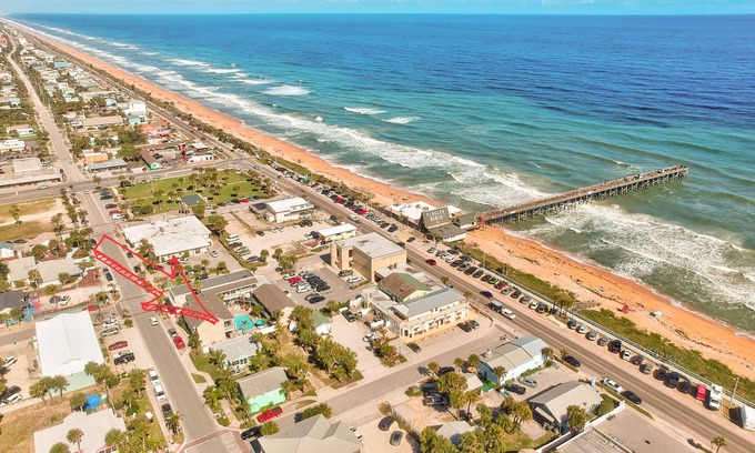 Flagler Beach Condo | Salty Kisses Seaside Condo just steps to the beach and fishing pier