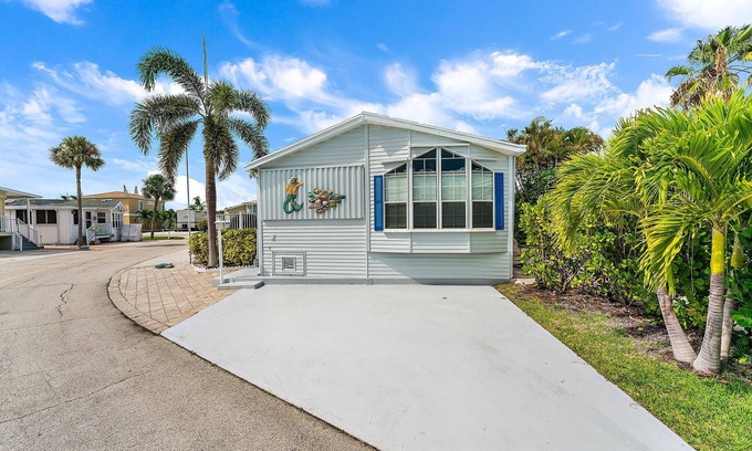 Nettles Island House | Salty Mermaid: Charming Beach Cottage in Beautiful Jensen Beach