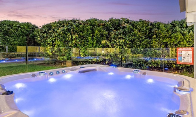 Kingscliff House | Salty Pause at Bondi House - with Spa and Pet Friendly!