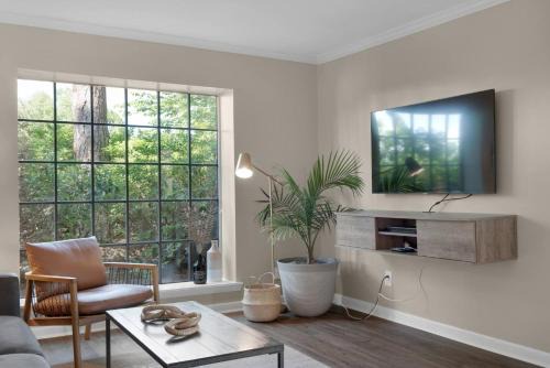 Miramar Beach Apartment | *Salty Siesta* Cozy 3BR-Walk to Beach-Pools-Golf!