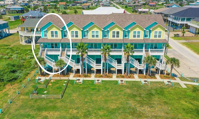 Port Bolivar House | Salty Suites Cottage 1~Beachfront! Opt Beach Cart!