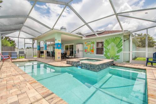 Clearwater House | SaltyLux16 Heated Saltwater Pool, Near Beach, Honeymoon Island, Farmer market