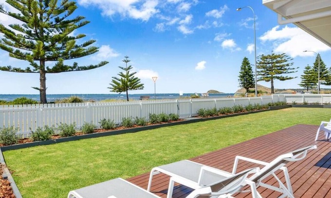 Encounter Bay House | Saltys, 4BRM, Beachfront, WIFI